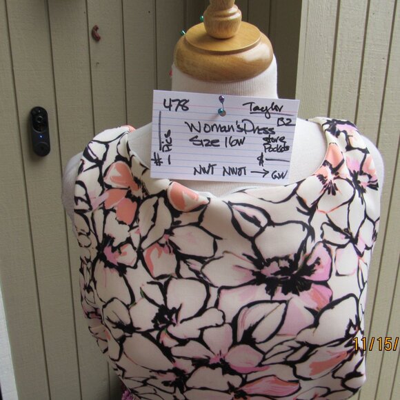 #478  WOMAN'S FLORAL SHEATH DRESS BY TAYLOR  (SIZE 16W) - Picture 2 of 3